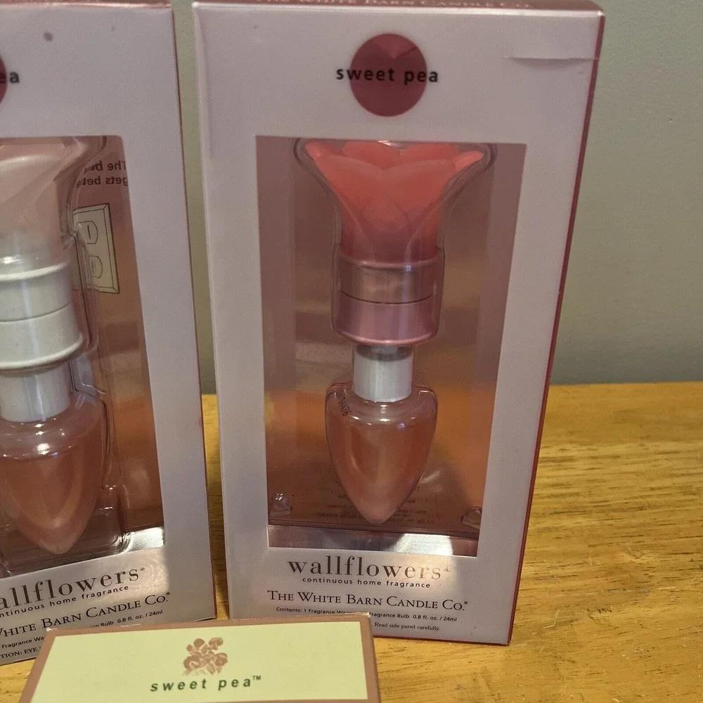 The White‎ Barn Candle Co sweet Pea Wallflowers Plug In set of 2 and Refill